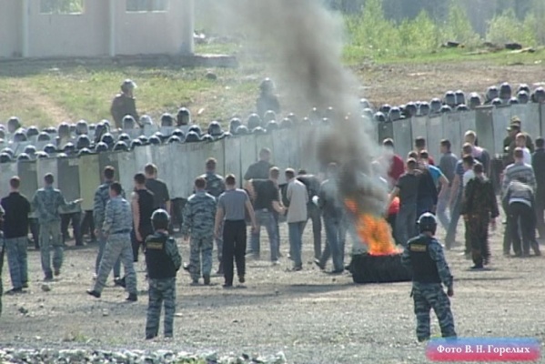 Полицейские и сотрудники СИЗО-2 пресекли «массовые беспорядки» в следственном изоляторе - Фото 1