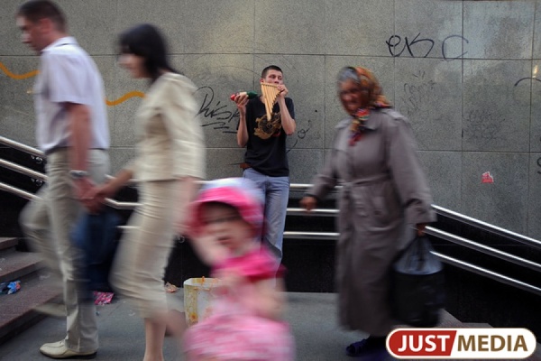 По мнению свердловчан, рост уровня жизни тормозят плохие дороги, некачественная медицина, проблемы в ЖКХ - Фото 1