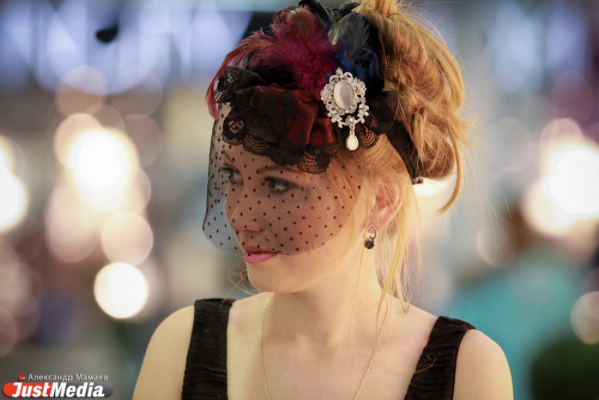 В Екатеринбурге пройдет показ одежды XX века  - Фото 1