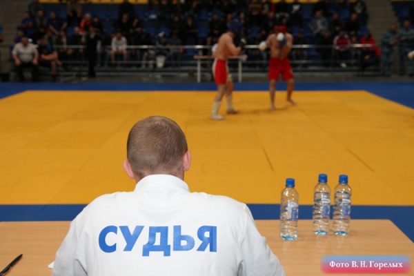 Александр Якоб открыл турнир по греко-римской борьбе в честь бойцов Уральского добровольческого танкового корпуса - Фото 1