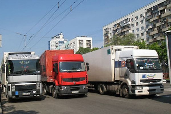 Грузовикам в Москве запретят заезжать в жилые зоны города - Фото 1