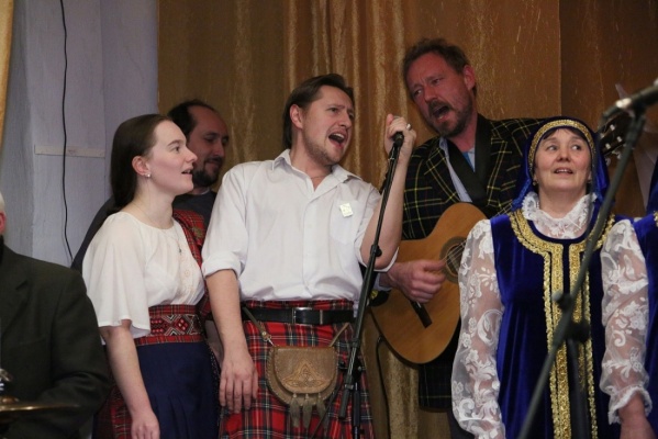 В Екатеринбурге на одной сцене снова зазвучат песни на стихи Бернса и Высоцкого - Фото 1