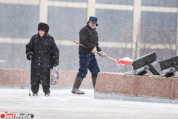 В Екатеринбурге в выходные морозы немного ослабят хватку. Днем — минус 15 - Фото 1