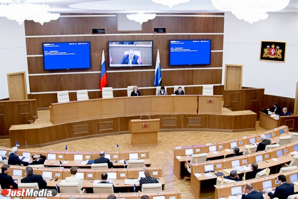 Свердловское правительство переехало в Сухой Лог. Паслер отменил дела, Белявский прогулял заседание Заксобрания - Фото 1