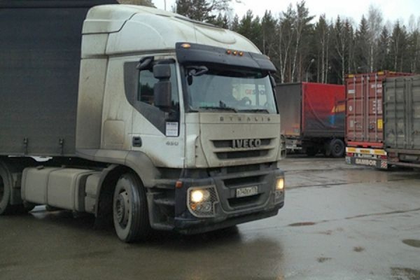 Власти Подмосковья опровергли информацию об ограничении движения грузовиков - Фото 1