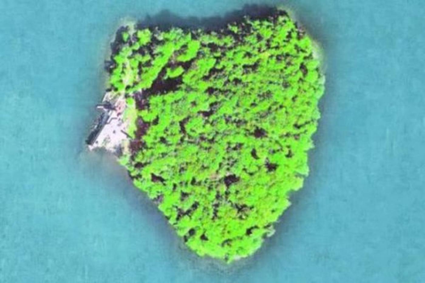 Владимир Кличко подарил своей невесте Хайден Панеттьери остров в форме сердца - Фото 1