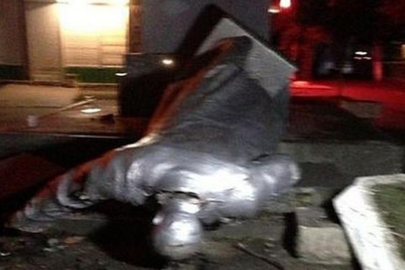 В крымском поселке Зуя снесли памятник Ленину - Фото 1