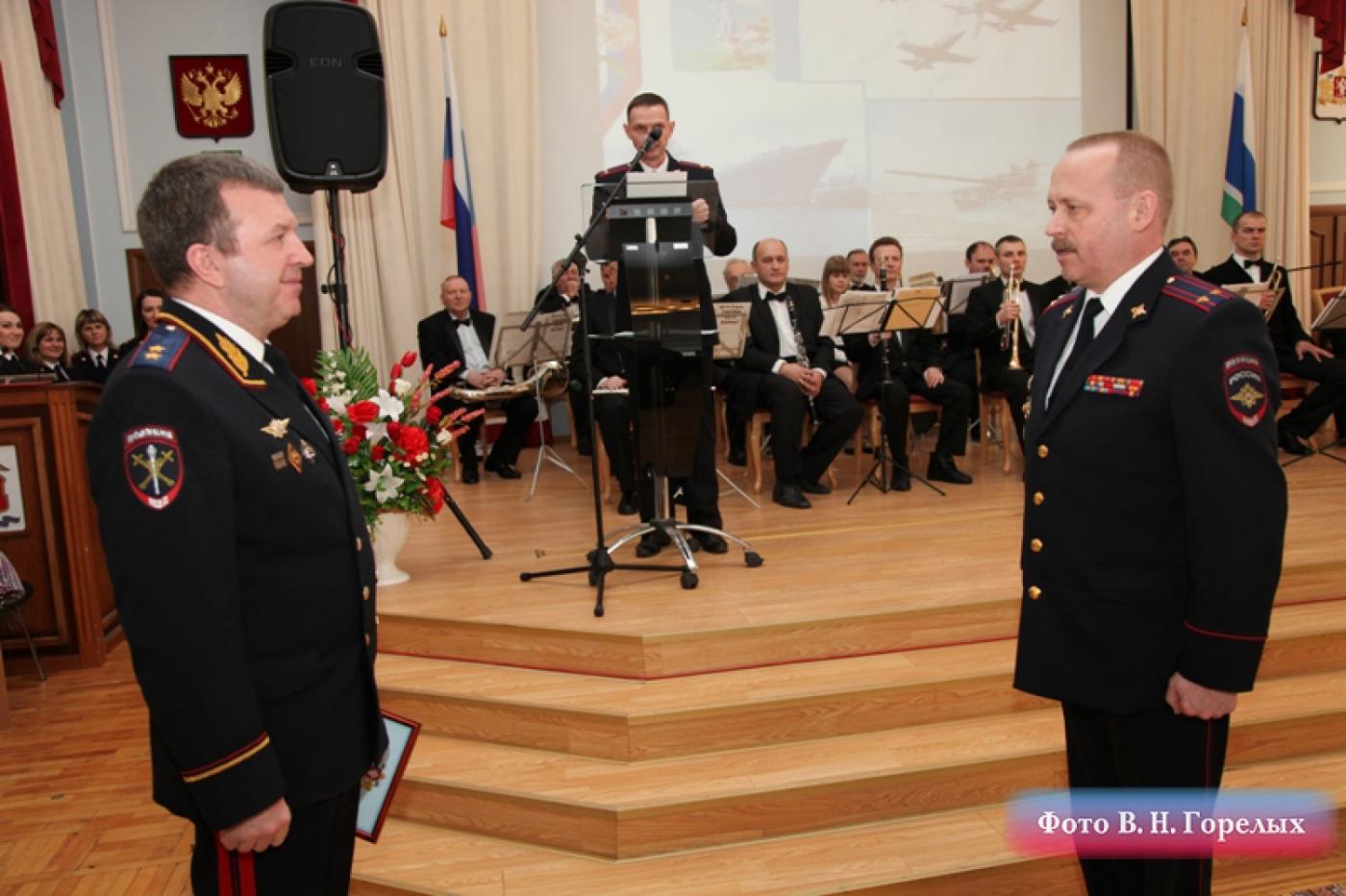 Защитники Отечества. В честь праздника свердловским полицейским вручили награды - Фото 1