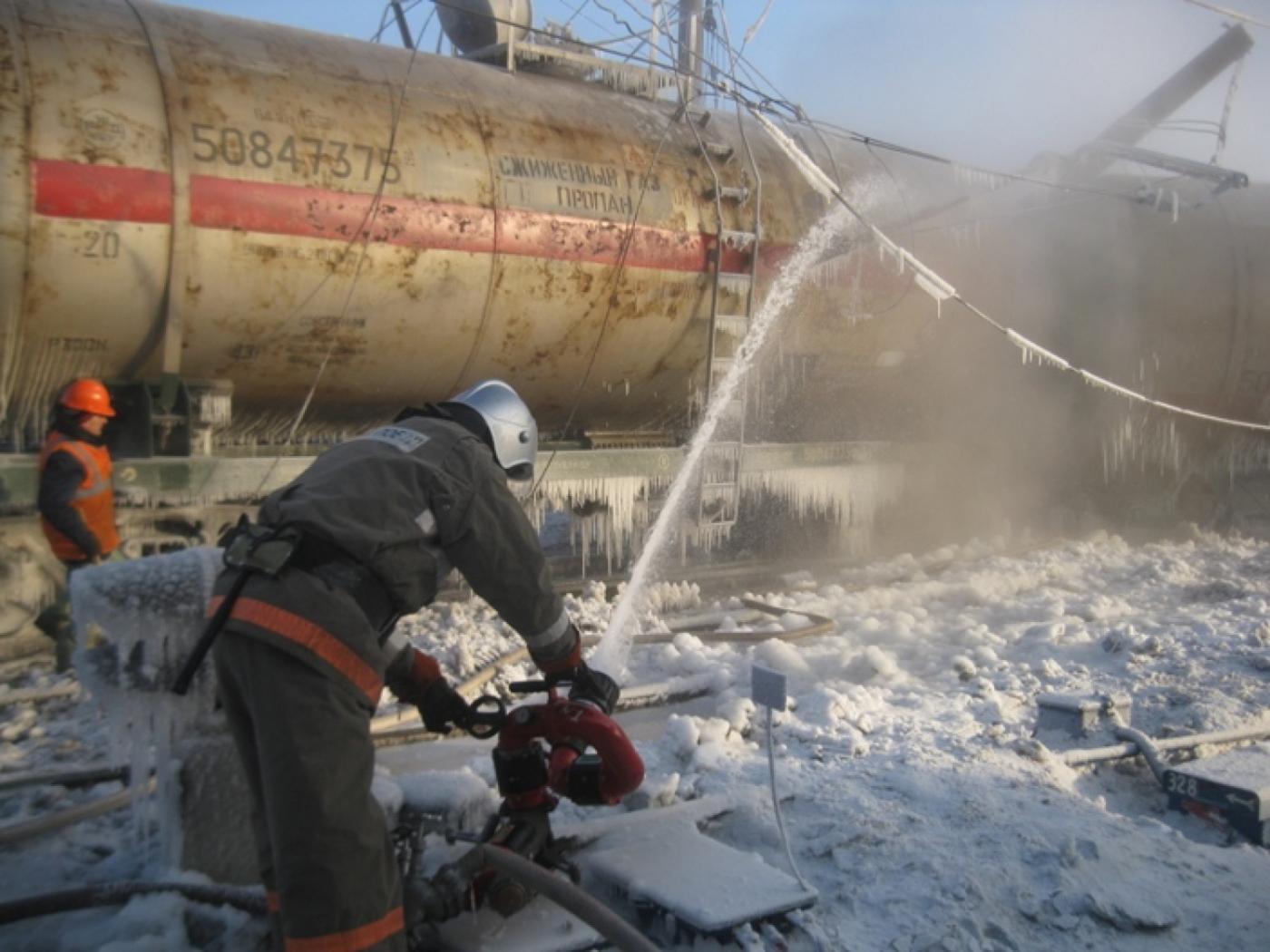 По факту схода с рельсов цистерн с пропаном на станции Каменск-Уральский возбуждено уголовное дело - Фото 1