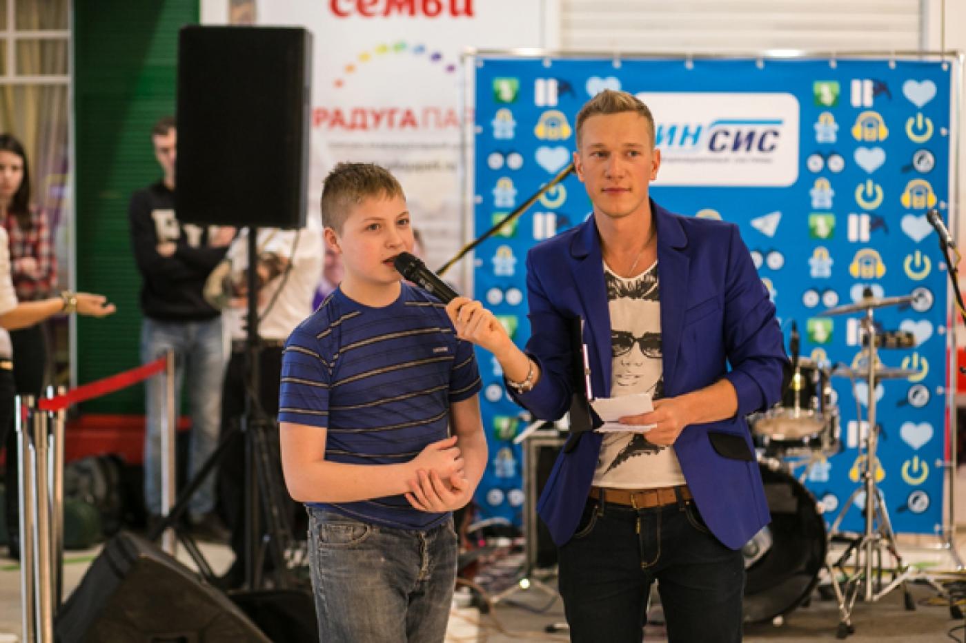 Следите за фигурой и ловите принцев на «Порше»! Женщин Екатеринбурга искупали в море креативных поздравлений и «оглушили» музыкальной открыткой - Фото 1