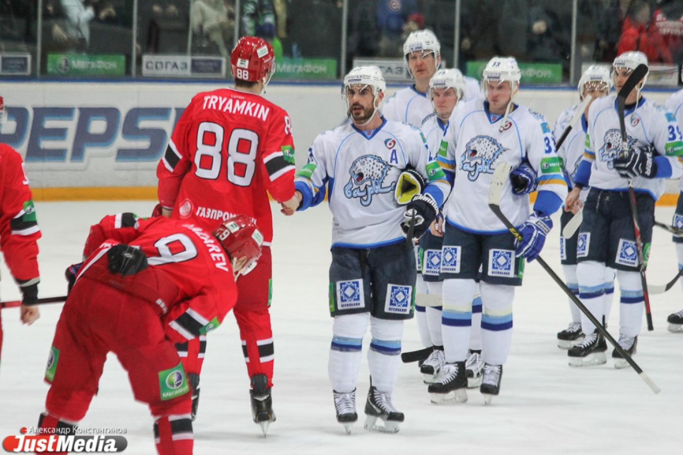 Екатеринбург сегодня впервые за много лет увидит игры play-off КХЛ - Фото 1
