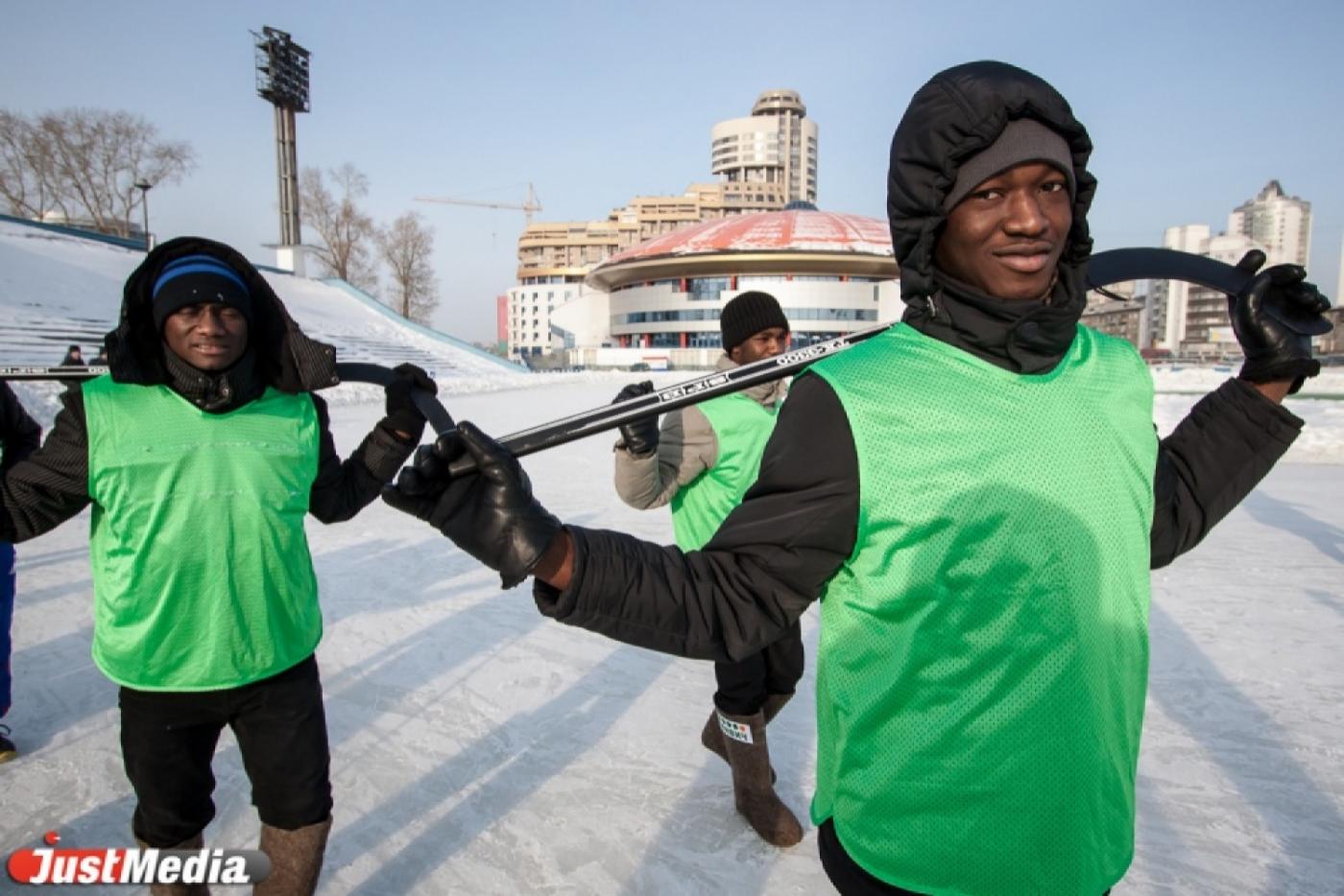Известные горожане сыграют в хоккей в валенках - Фото 1