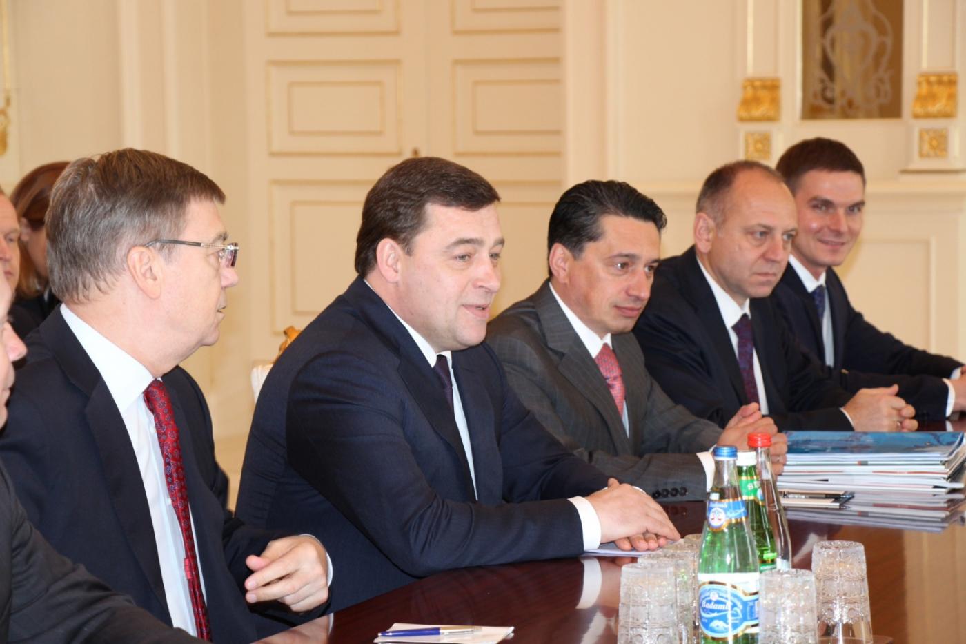 Куйвашев сосватал УВЗ и ТМК азербайджанским железнодорожникам, метростроевцам и нефтяникам - Фото 1