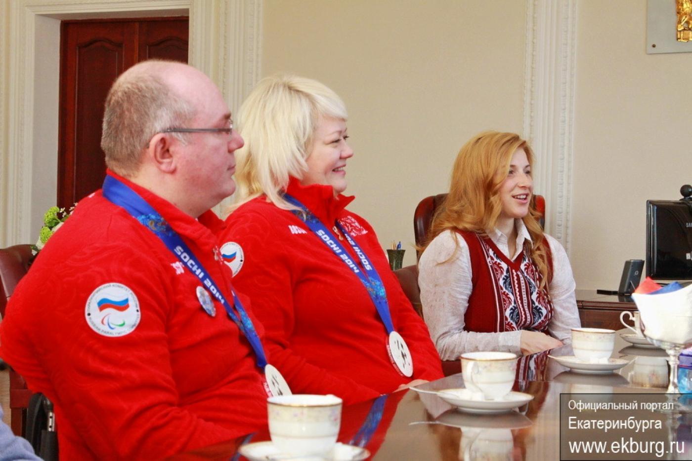 Якоб провел торжественный прием паралимпийцев. Попросил автографы и пообещал ФОК с площадкой для керлинга - Фото 1