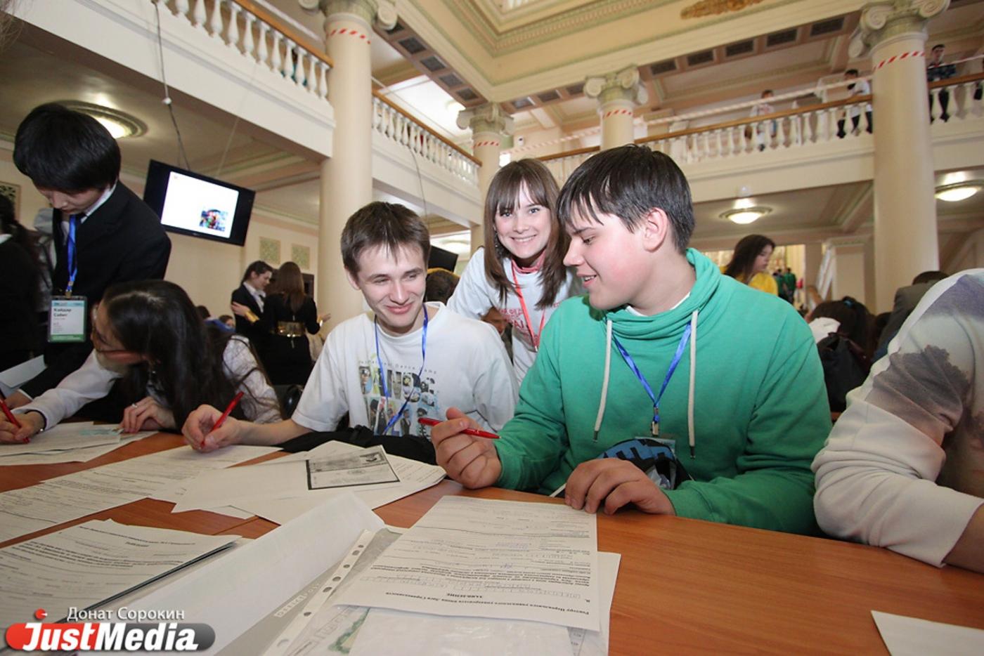 У журналистов забрали, политологам отдали! В УрФУ произошло перераспределение бюджетных мест - Фото 1