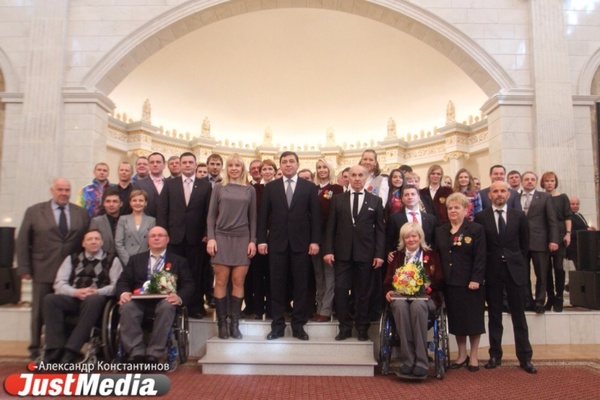 98 миллионов 600 тысяч рублей получили сегодня свердловские олимпийцы, паралимпийцы и их тренеры