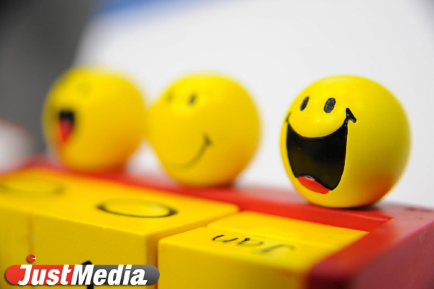 Большинству работающих екатеринбуржцев совершенно не до шуток на службе - Фото 1