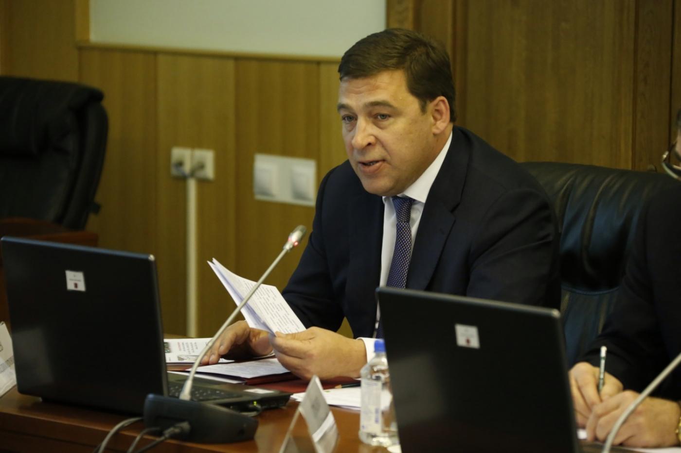 Электронная «Ева», стол-зарядка и другие инновации. Денису Мантурову рассказали, чего ждать от ИННОПРОМА-2014 - Фото 1