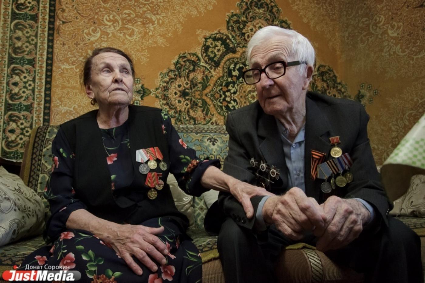 Молодежь Екатеринбурга открыла «творческую лабораторию» по созданию открыток для ветеранов - Фото 1