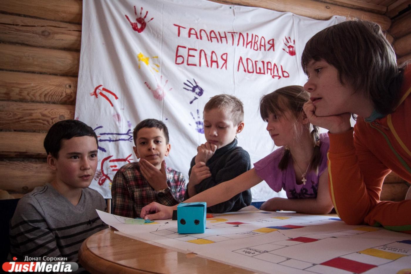 Во время летних каникул уральских детей научат кататься на лошадях, петь и выступать на сцене - Фото 1