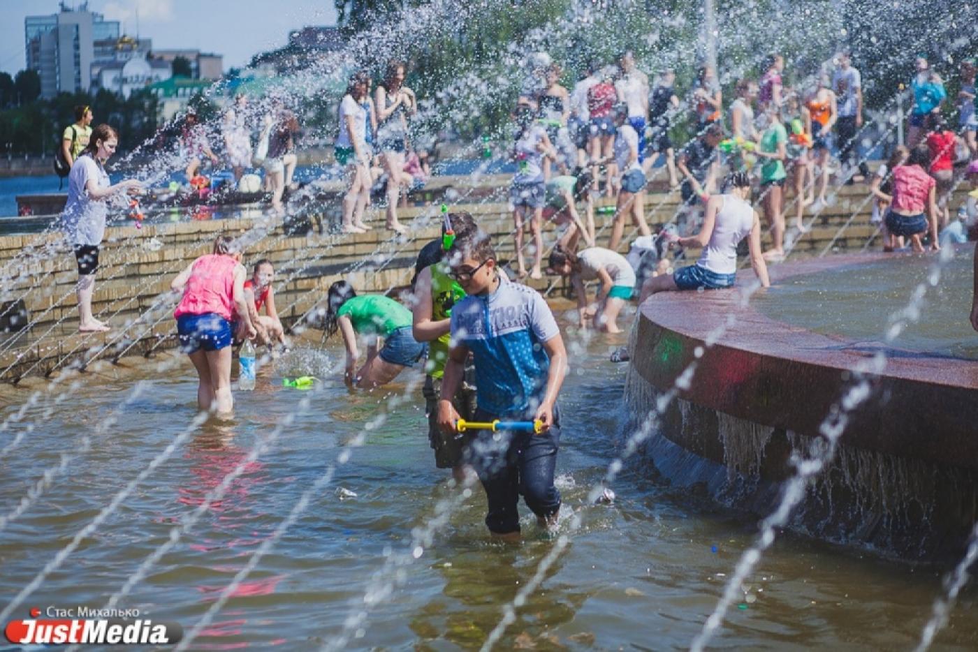 Сезон открыт. В Екатеринбурге заработали все городские фонтаны - Фото 1