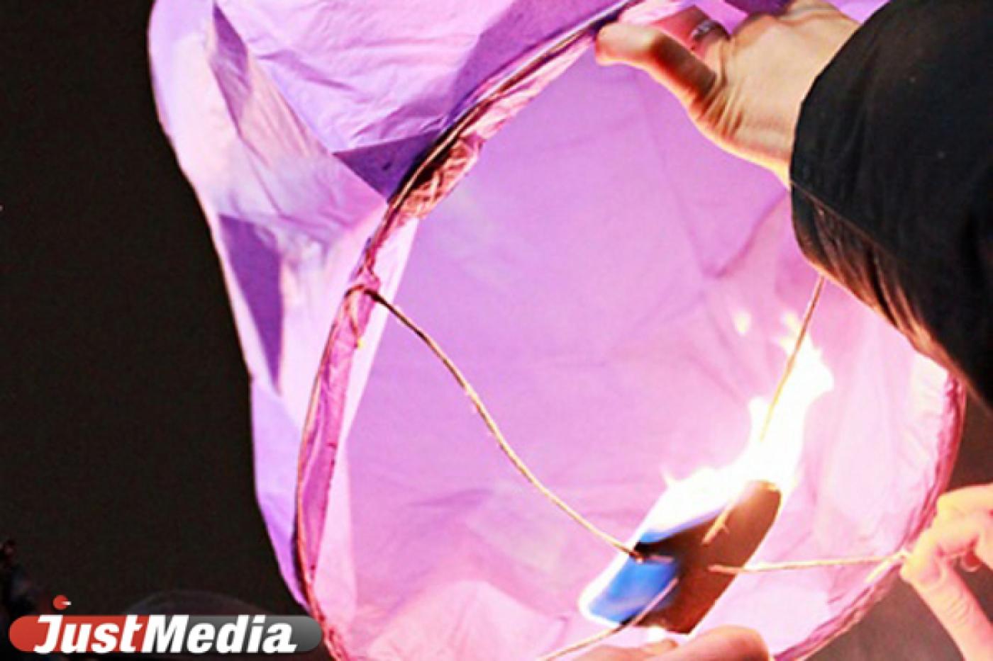 Свердловским лесам угрожает новая опасность — китайские фонарики - Фото 1