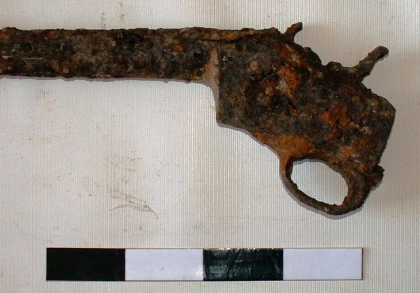 Житель Первоуральска откопал в огороде оружие времен Первой мировой войны - Фото 1