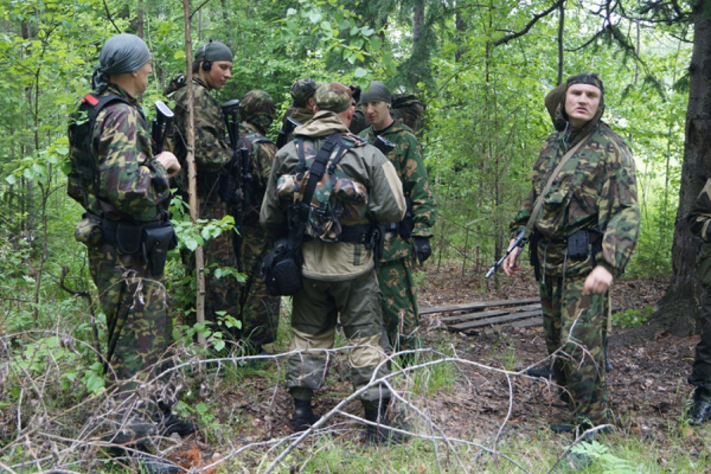 Сотрудники ГУФСИН и полиции искали под Первоуральском беглецов из колонии - Фото 1