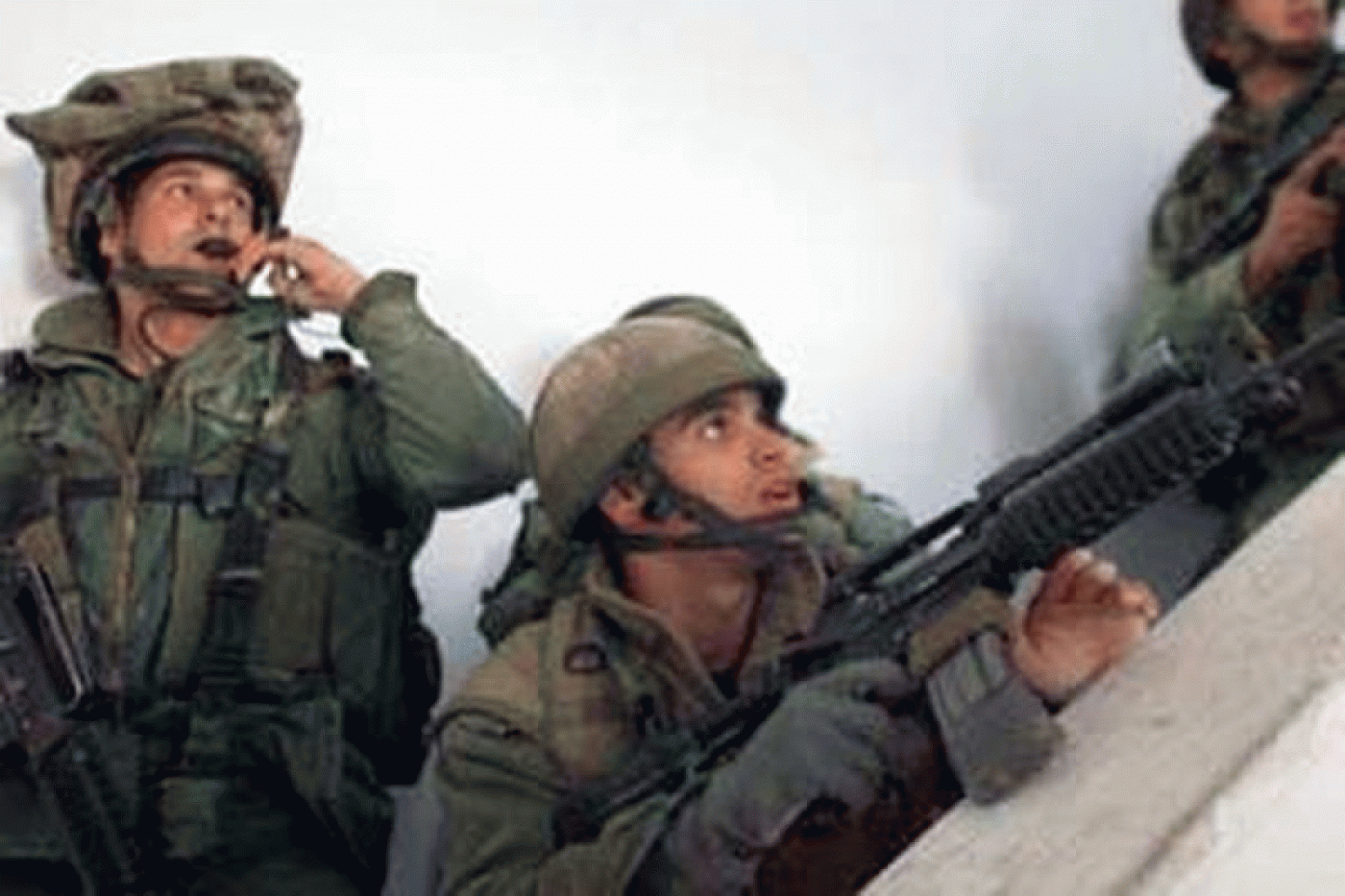 Израильские солдаты разгромили офис арабского отделения телеканала RT в Рамалле - Фото 1