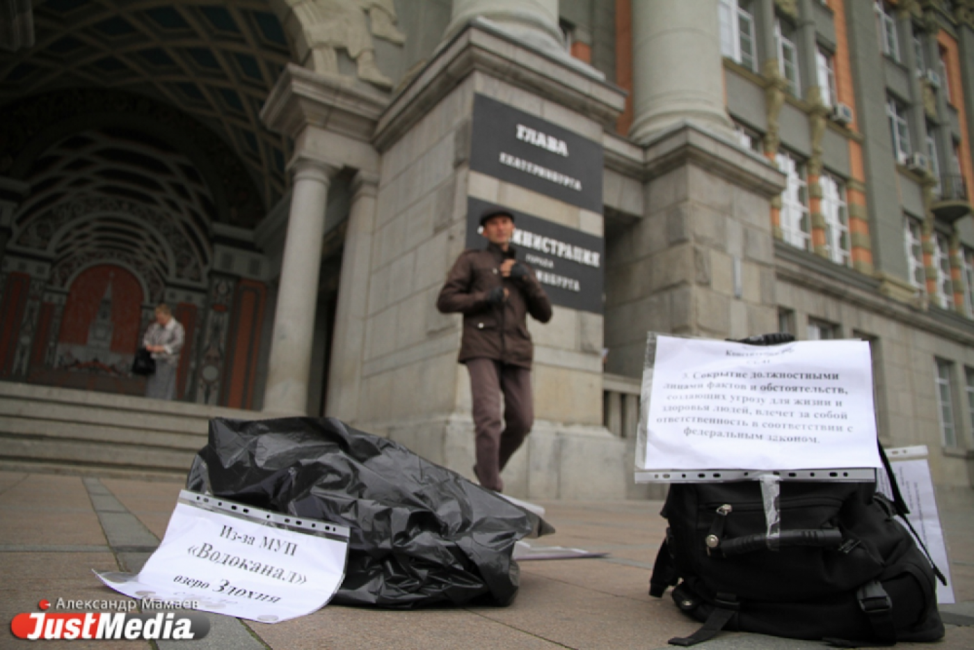 Стала известна причина скопления полиции вокруг мэрии: «На заседание гордумы должны были прийти десять крепких молодых парней…» - Фото 1