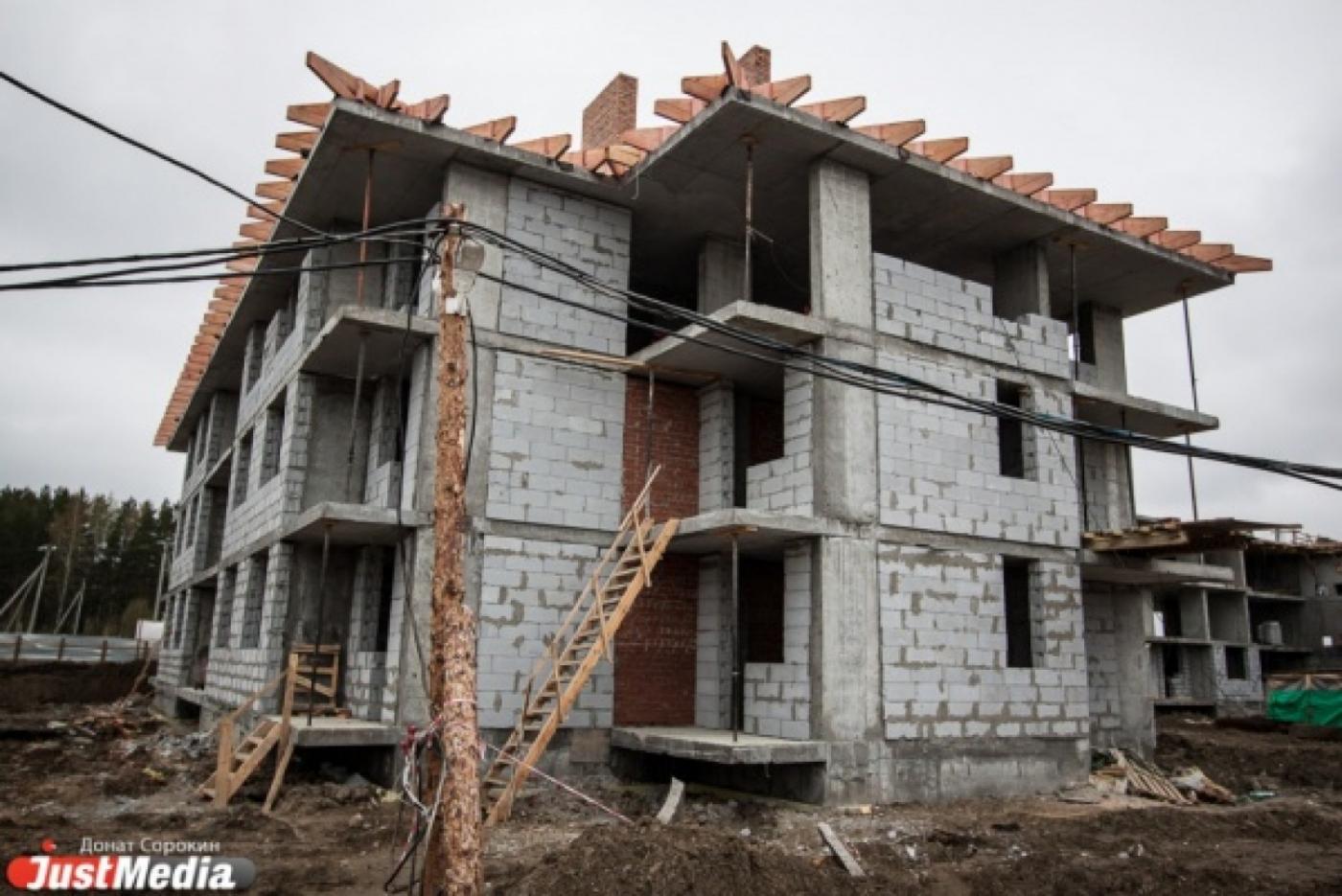 В Екатеринбурге обрушился пристрой многоквартирника, построенного на землях ИЖС - Фото 1