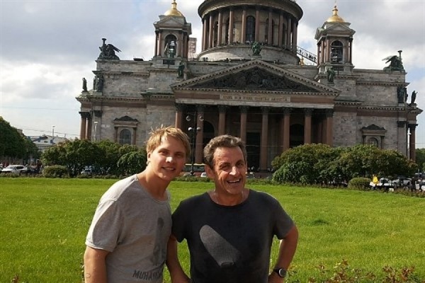 Экс-президент Франции Николя Саркози и коллекционер автографов Юрий Галактионов