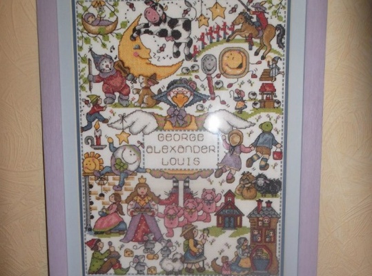 В Букингемский дворец отправится посылка с Урала. Екатеринбурженка подарит сыну  принца Уильяма и Кейт Миддлтон сказочную вышивку - Фото 1