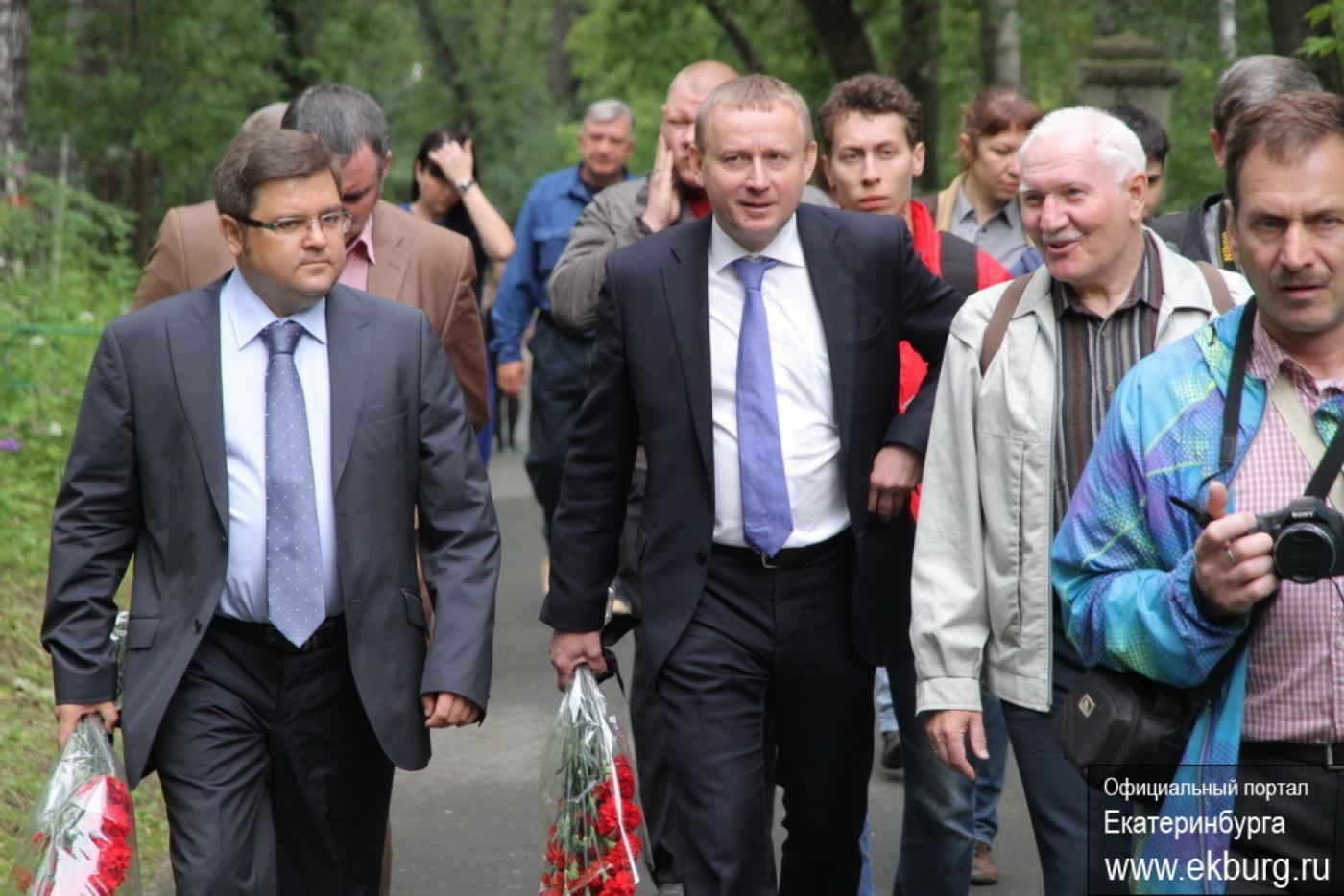 Чиновники возложили цветы к могилам героев Первой мировой войны - Фото 1