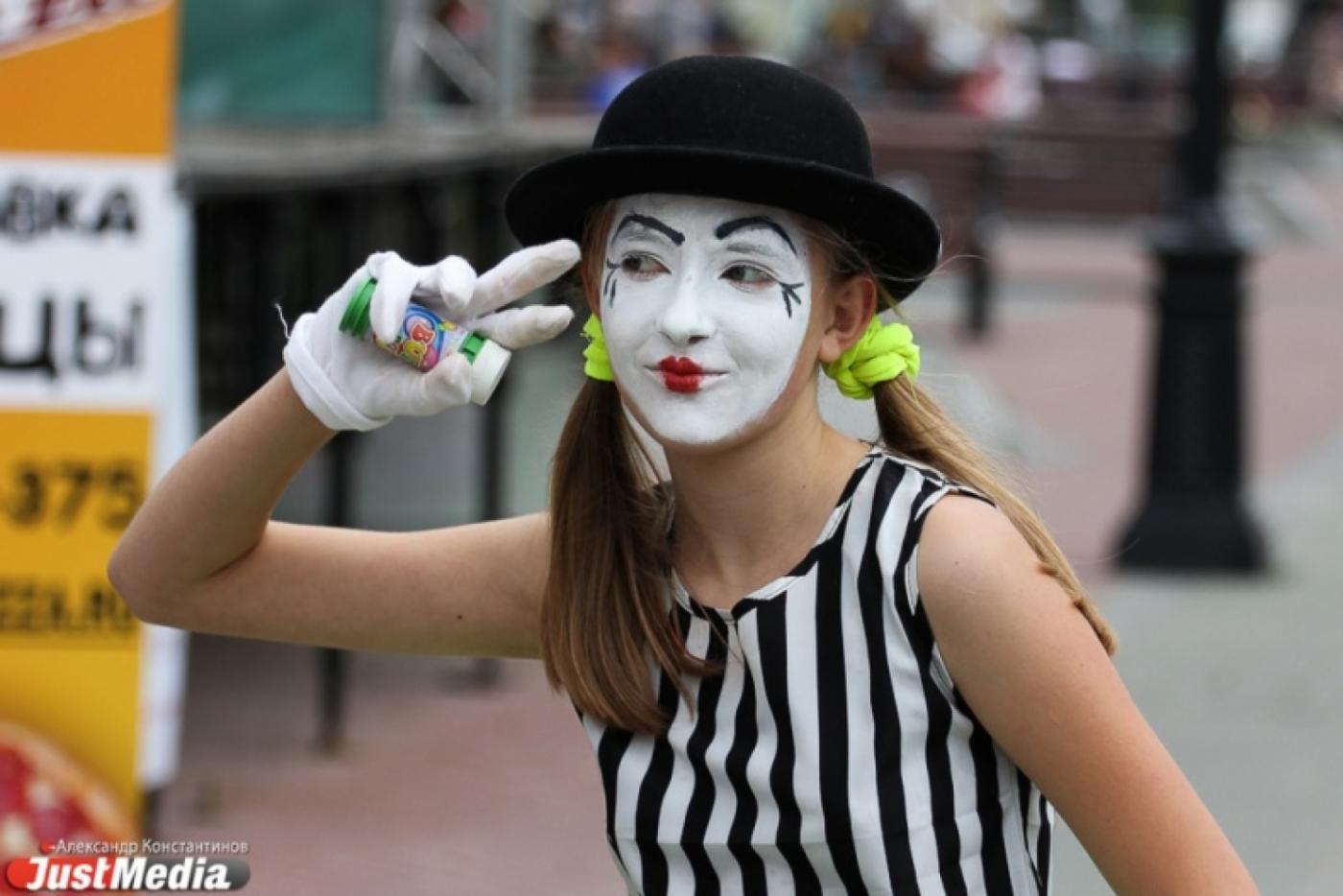 Полсотни воздушных змеев, замки из картона и три десятка снеговиков украсят улицу Вайнера в День города - Фото 1