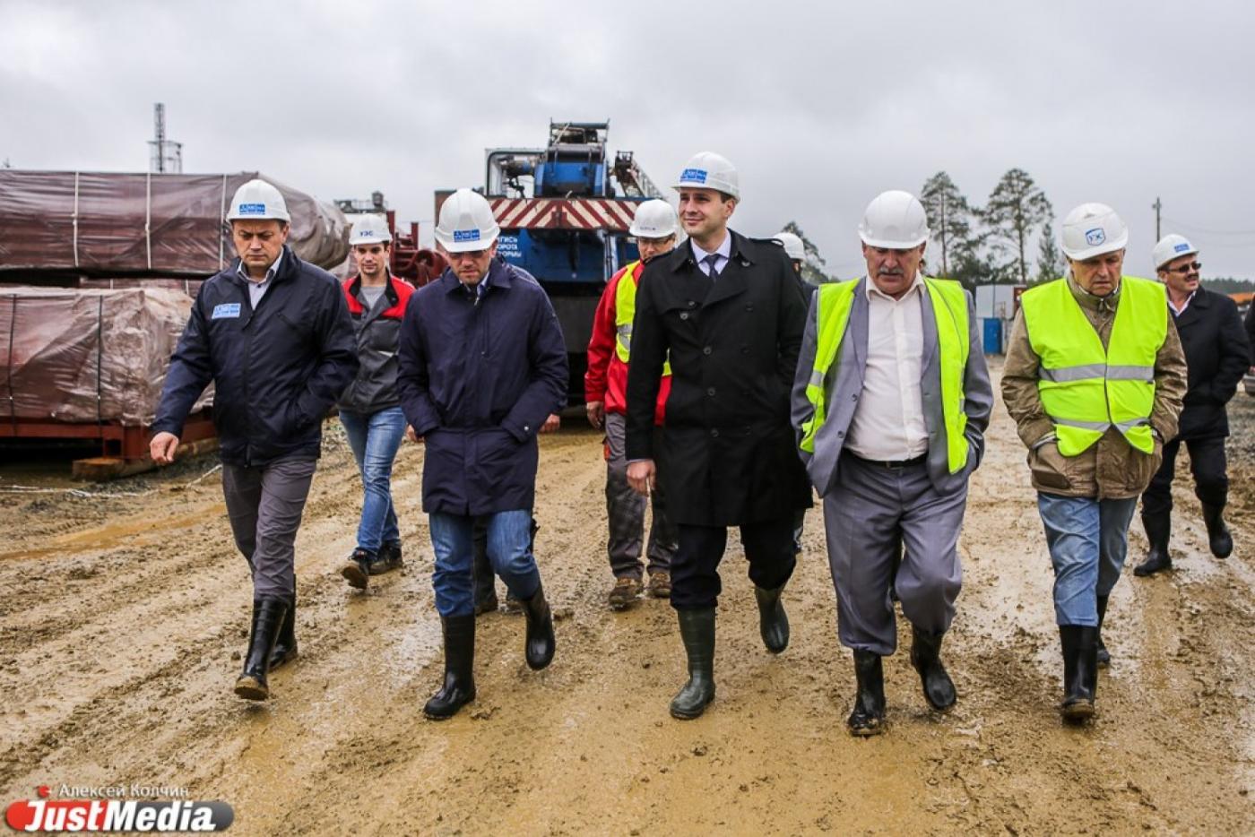 Денис Паслер, надев резиновые сапоги, проинспектировал многомиллиардный проект в Академическом - Фото 1