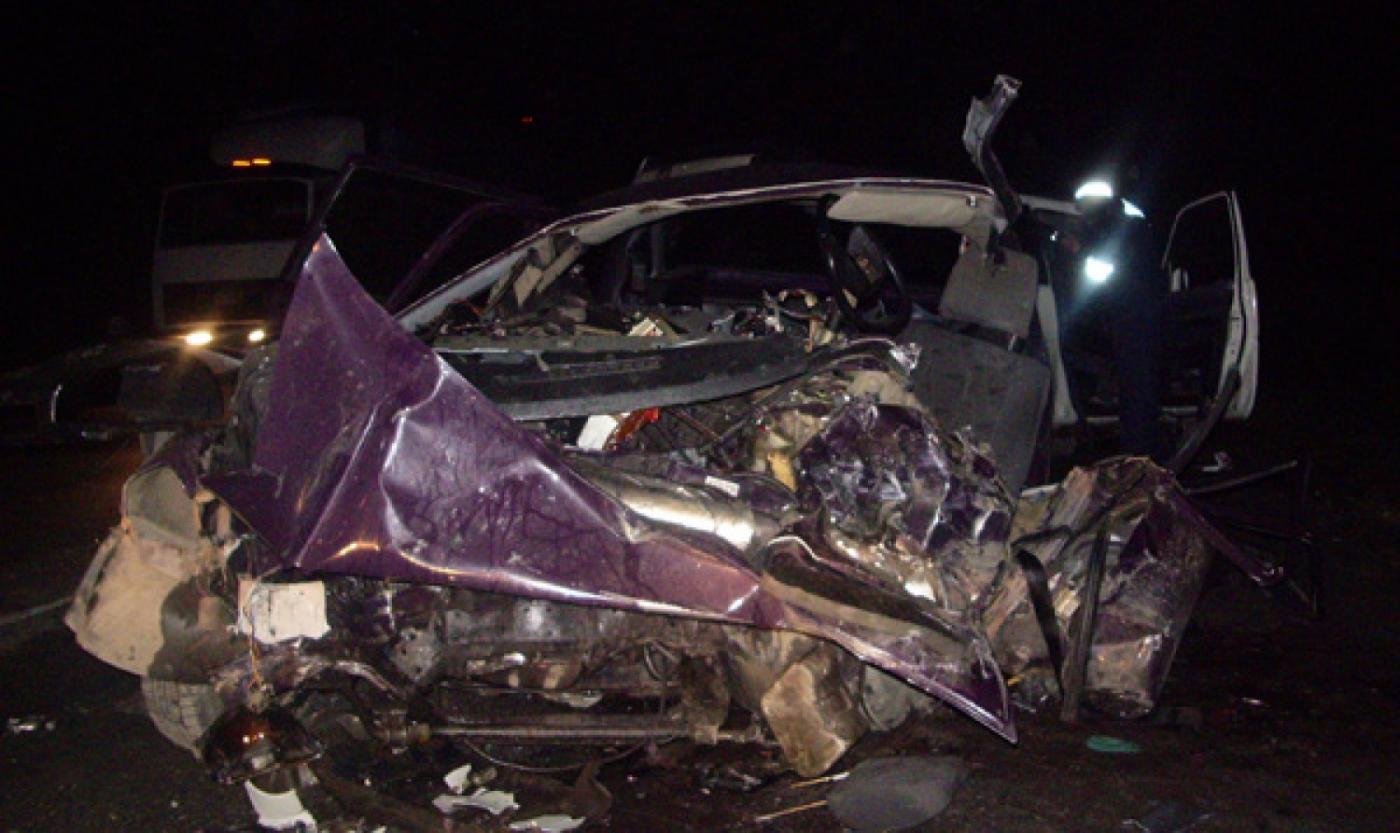 Под Первоуральском водитель минивэна, выехав на встречку, раздавил «Оду». Есть погибшие - Фото 1