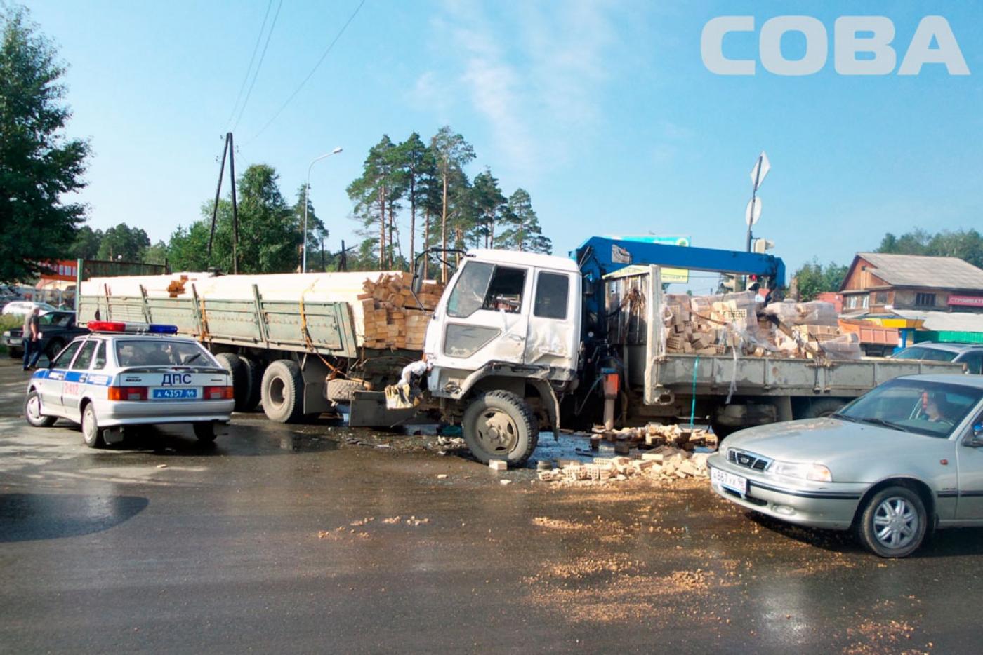 В одном и том же месте с разницей в час! Утром на Объездной дороге произошли две аварии - Фото 1