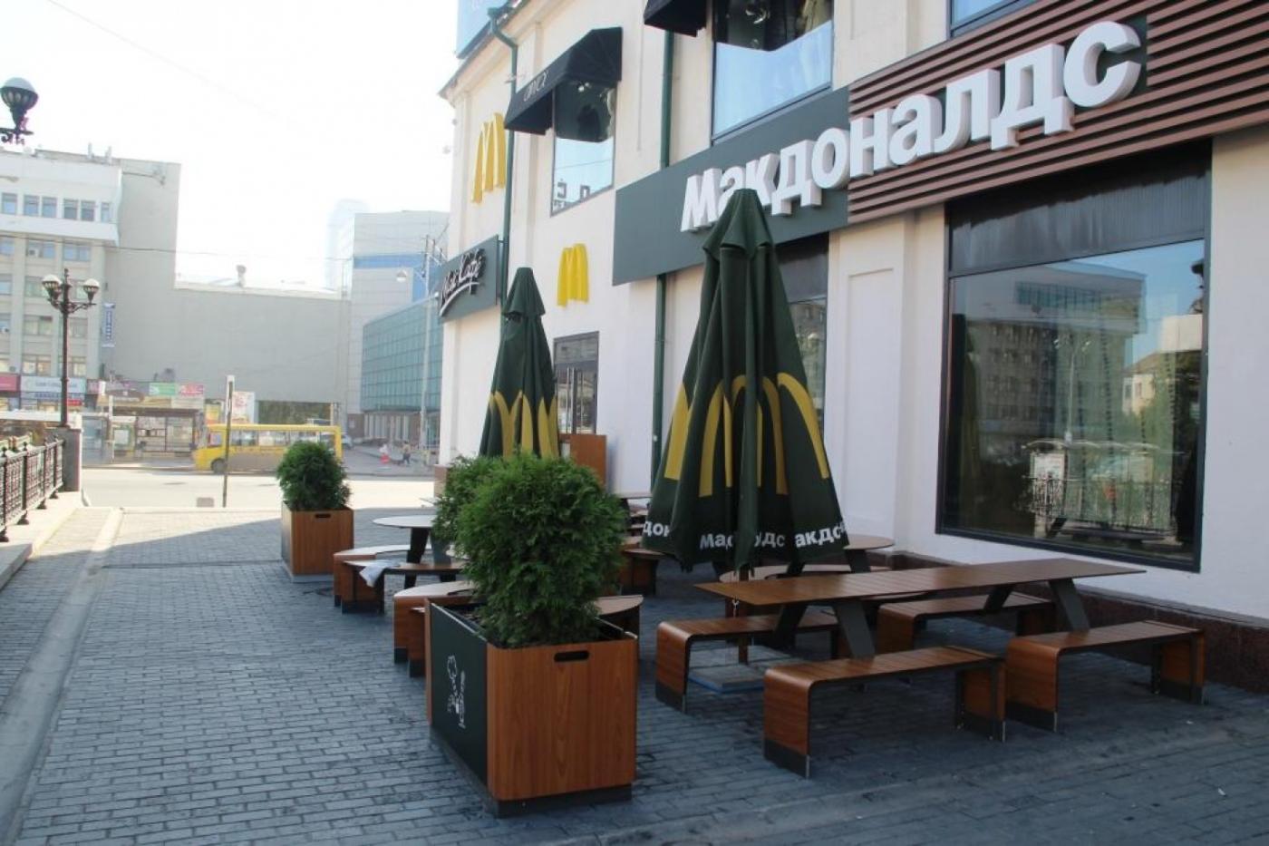 McDonald’s раскололся: филиал американского общепита в Екатеринбурге закрыл Роспотребнадзор - Фото 1
