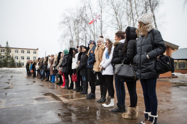 Военно-полевой фуршет и знакомство с саперами! Лесун и Локшина поздравили московских военнослужащих с праздником - Фото 1