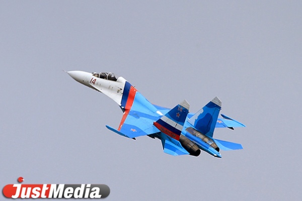 Город вздрогнул! Екатеринбуржцы встретили утро четверга под шум истребителя - Фото 1