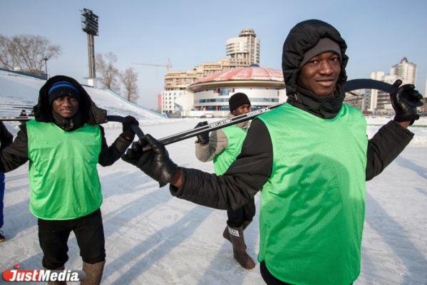 Известные горожане сыграют в хоккей в валенках - Фото 1
