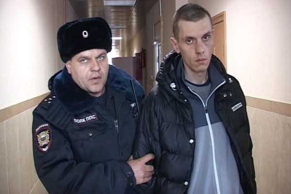 В Екатеринбурге два случайных знакомых ограбили таксиста - Фото 1