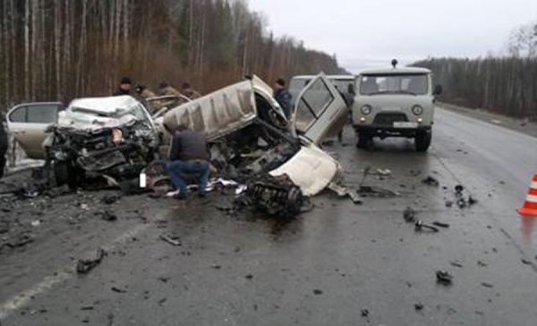 Срочно! На Серовском тракте в результате ДТП взорвалась грузовая «Газель». Погибли два человека - Фото 1