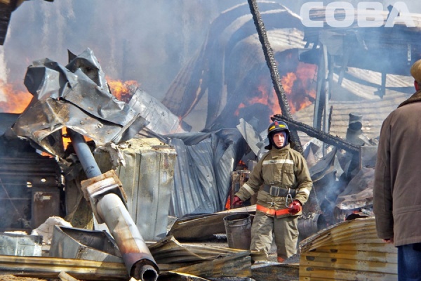 В Екатеринбурге сгорела пилорама - Фото 1