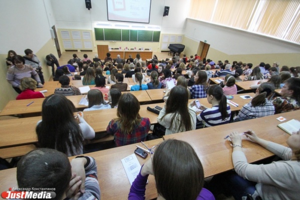 Больше двух тысяч екатеринбуржцев приняли участие в «Тотальном диктанте» - Фото 1