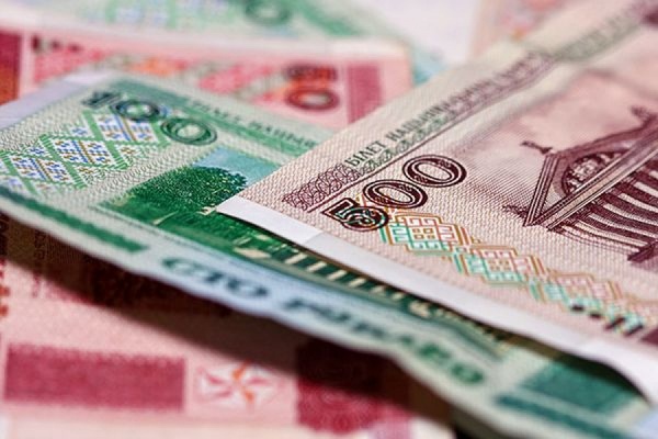 Белорусский рубль обвалился до 10 тысяч за доллар - Фото 1