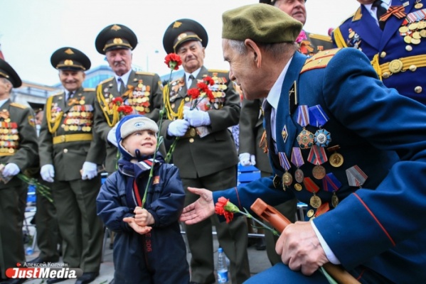 Около 160 ветеранов получили самодельные открытки со словами благодарности от молодежи Екатеринбурга - Фото 1