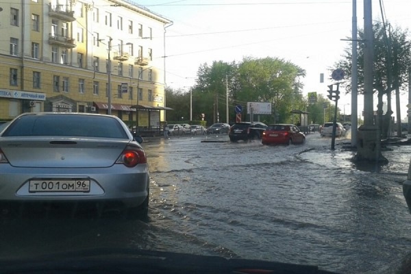 На улице Челюскинцев и Шейнкмана потоп - Фото 1