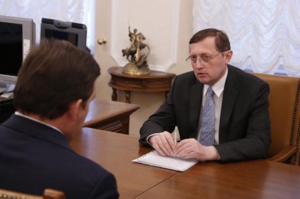 Культурная делегация из Крыма прогуливается по Екатеринбургу в компании министра Павла Крекова - Фото 1